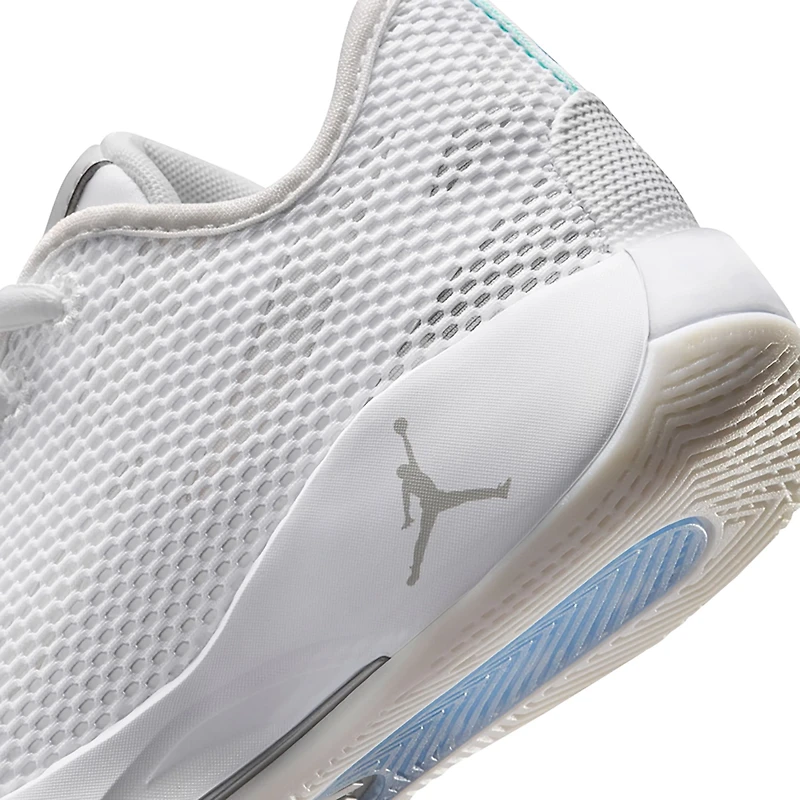 Jordan Boys' Luka .77 V2 Basketball Shoes