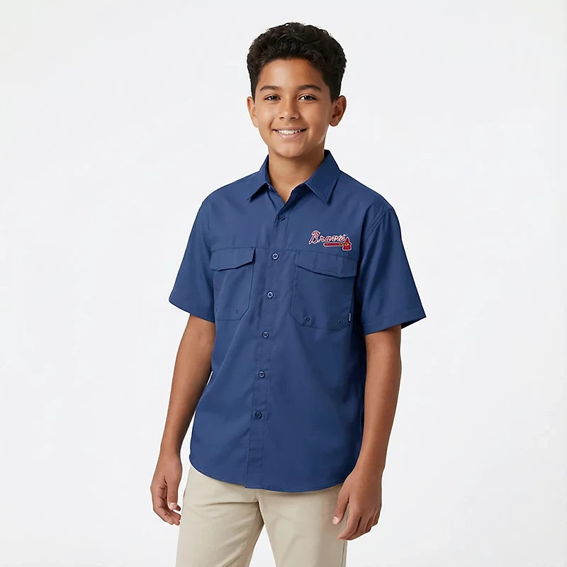 Antigua Men's Atlanta Braves Game Day Woven Fishing Shirt