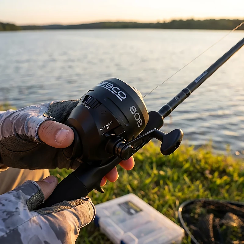 Zebco 808 Reel 2.6:1 Spincast Clam