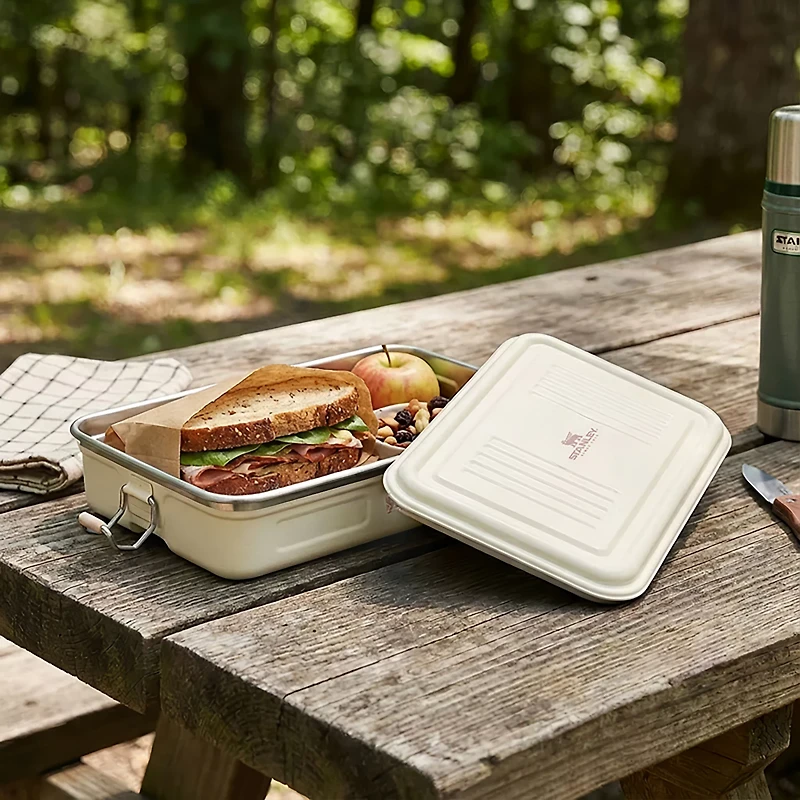 Stanley Classic Legendary 1.25 qt. Useful Box