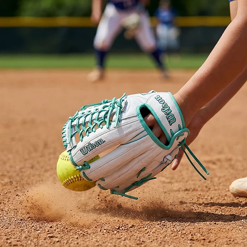 Wilson 12.5 in A1000 T125 Fielding Fast Pitch Glove