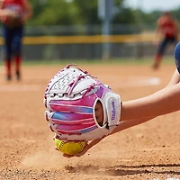 Wilson in A440 Flash Fielding Fast Pitch Glove