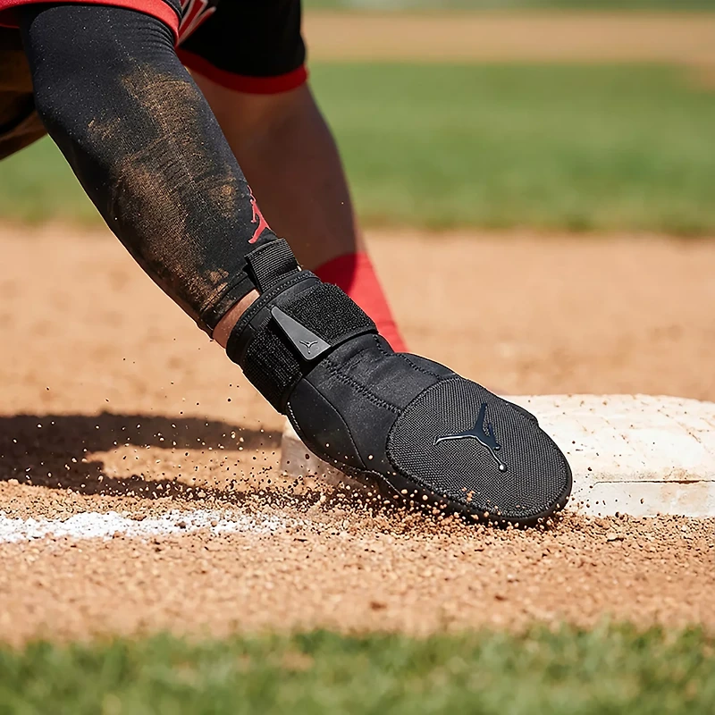 Jordan Adults’ Fly Sliding Mitt