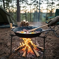 Lodge 15" Preseasoned Cast-Iron Skillet