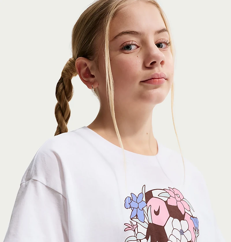 Nike Girls' Sportswear Essentials Soccer Boxy T-shirt