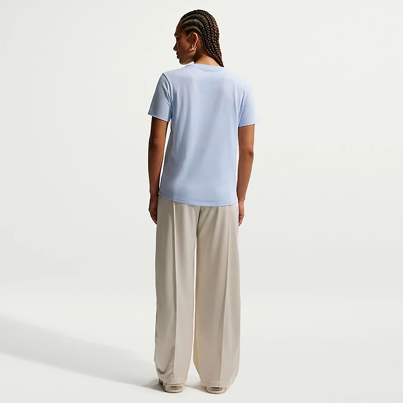 Nike Women's Sportswear Club T-shirt