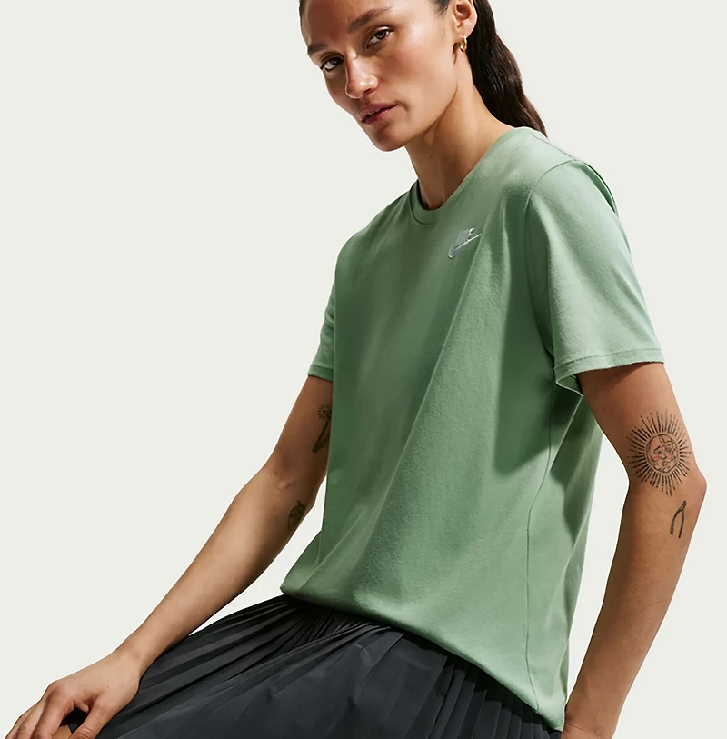 Nike Women's Sportswear Club T-shirt