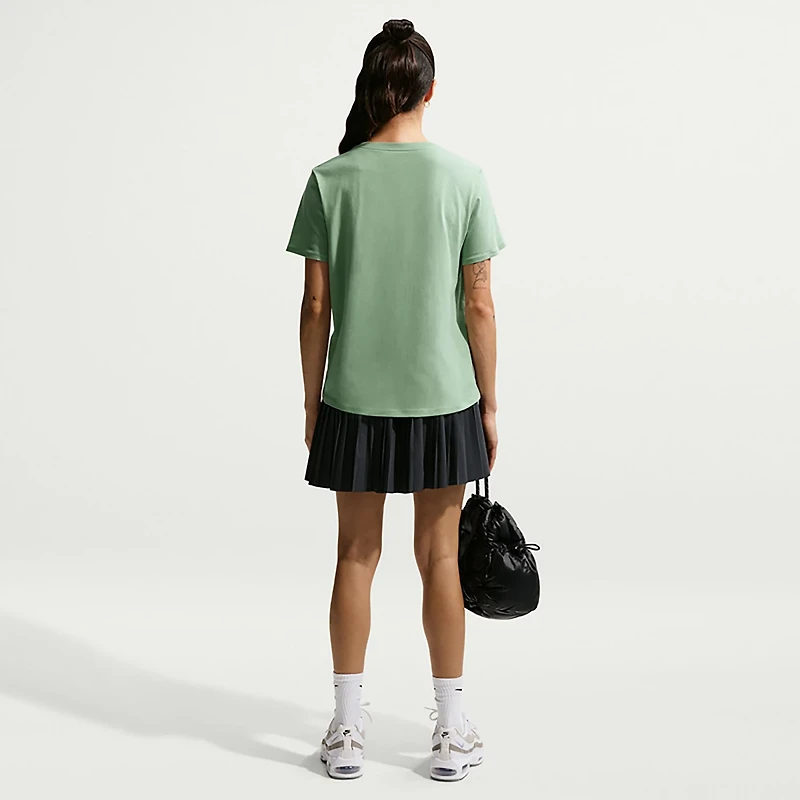 Nike Women's Sportswear Club T-shirt