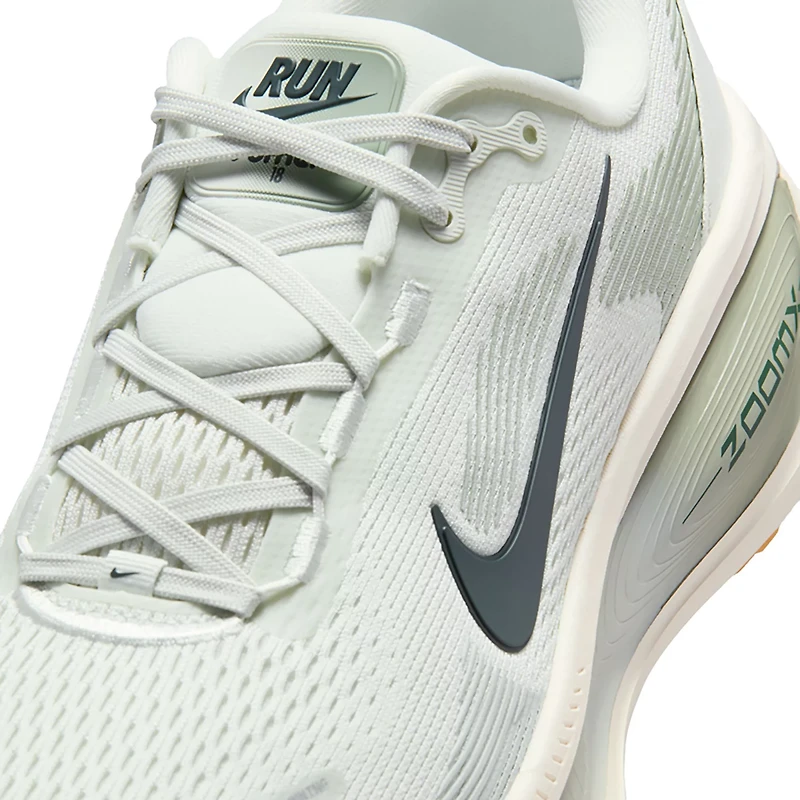 Nike Men's Vomero 18 Running Shoes