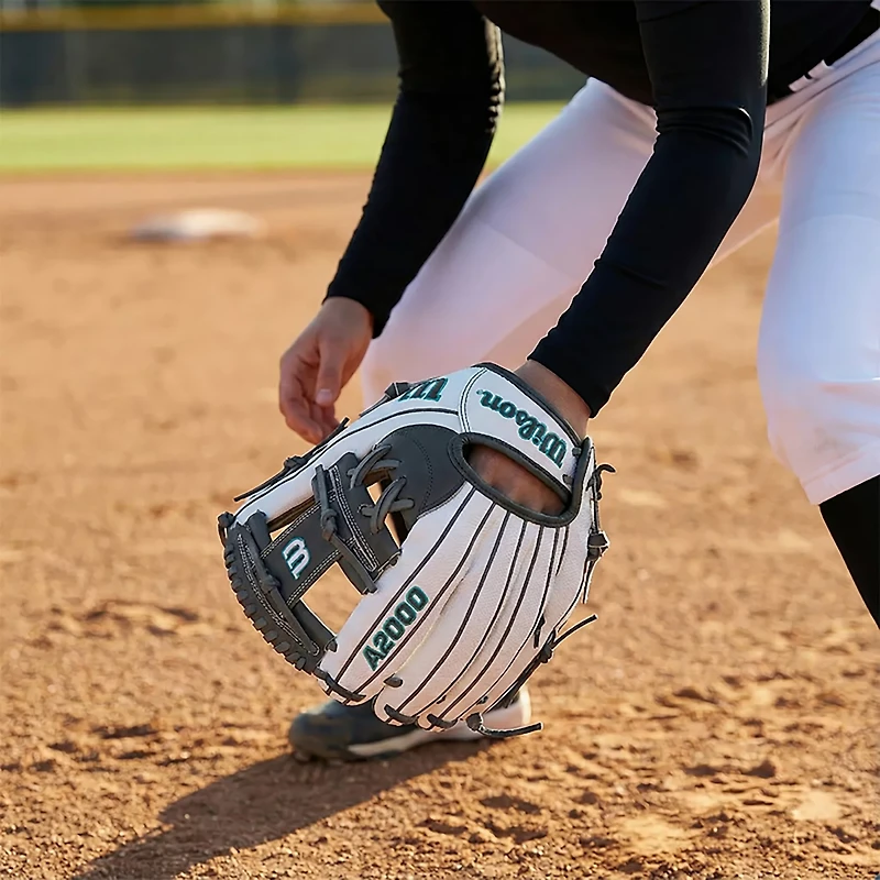 Wilson 11.75 in A2000 H75 Infield Fast-Pitch Softball Glove