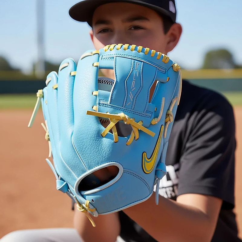 Nike 10.5 in Youth Vapor Ronald Acuna Fielding Baseball Glove