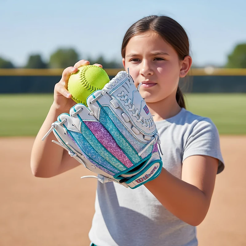 Wilson in A440 Flash Fielding Fast Pitch Glove
