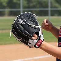 Rawlings Shut Out 12 in Fast-Pitch Glove