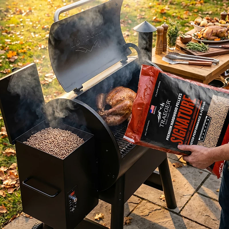 Traeger Signature Blend 20-lb Hardwood Pellets