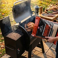 Traeger Signature Blend 20-lb Hardwood Pellets