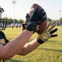 Grip Boost Youth Stealth 6.0 Boost+ Peace Football Gloves