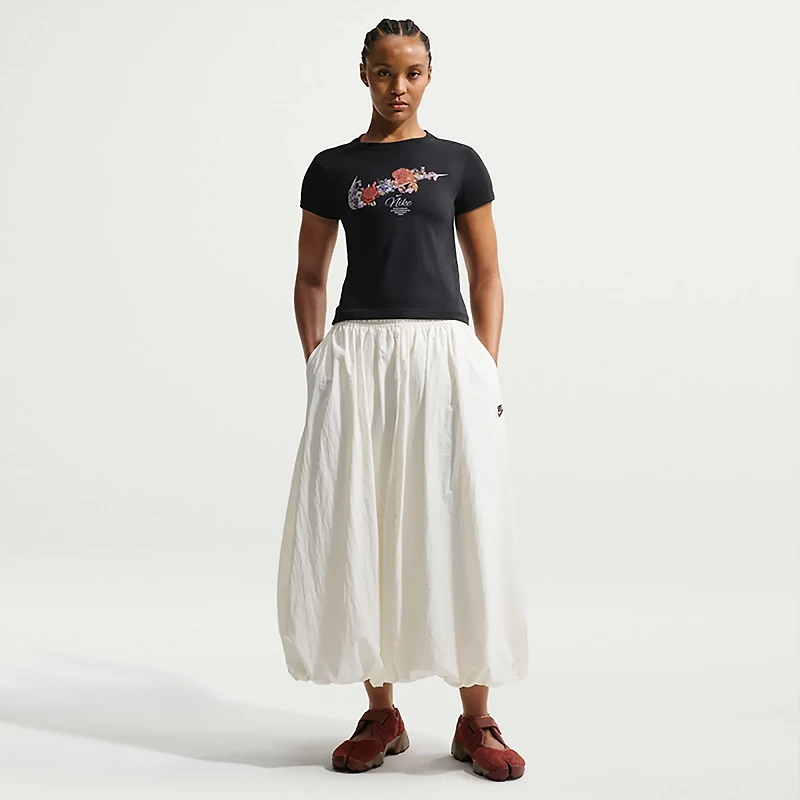 Nike Women's Sportswear Chill Knit Slim Cropped Graphic T-shirt