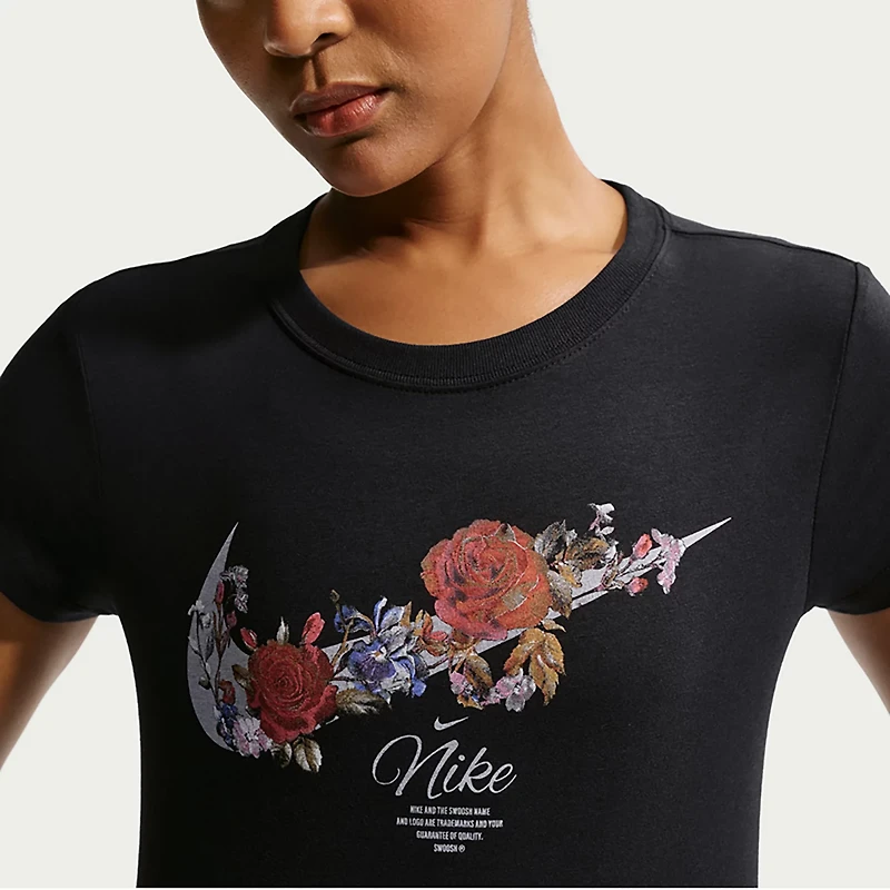 Nike Women's Sportswear Chill Knit Slim Cropped Graphic T-shirt