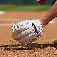 Wilson 12.5 in A1000 V125 Fastpitch Fielding Softball Glove