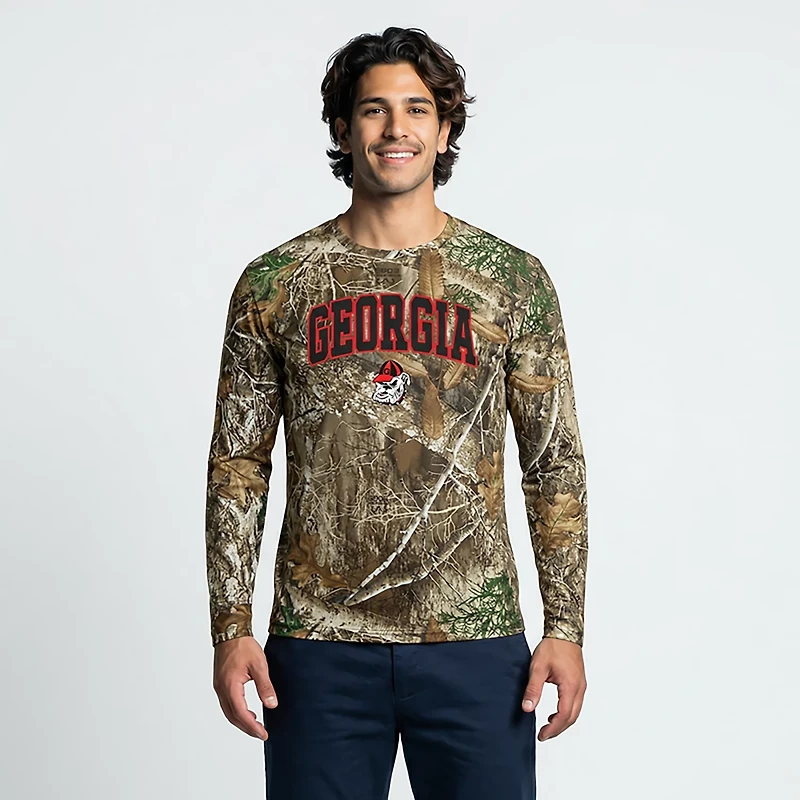 Colosseum Athletics Men's University of Georgia Arch Primary Logo Realtree Essentials Long Sleeve T-shirt