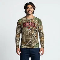 Colosseum Athletics Men's University of Georgia Arch Primary Logo Realtree Essentials Long Sleeve T-shirt