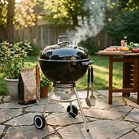 Weber 22 Original Kettle Charcoal Grill