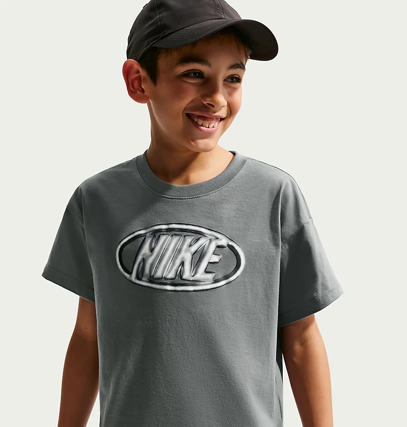 Nike Boys' Sportswear M90 Club Express T-shirt