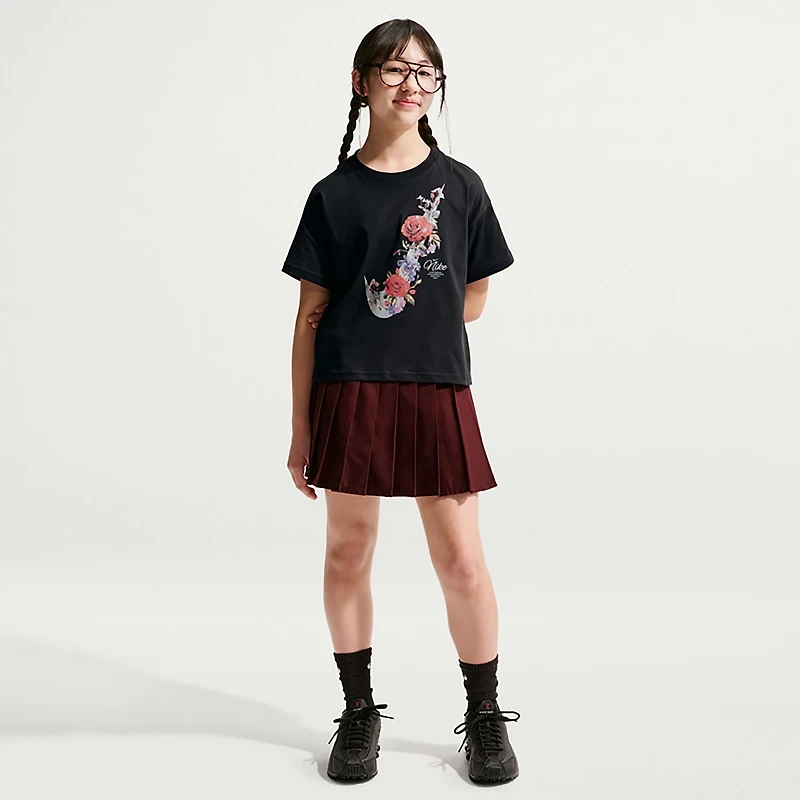 Nike Girls' Sportswear Essential Soft Bloom Boxy T-shirt