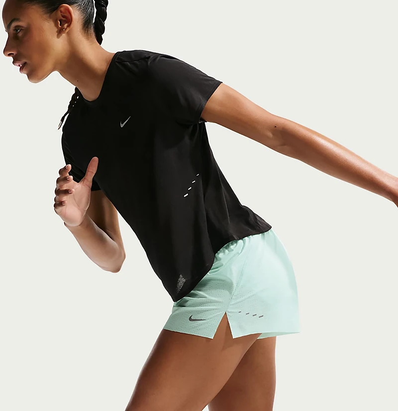 Nike Women's Swift Breathe Dri-FIT Mid-Rise Brief-Lined Running Shorts 2.5