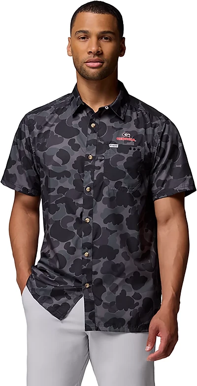 Columbia Sportswear Men's University of Georgia Collegiate PFG Super Slack Tide Camo Shirt
