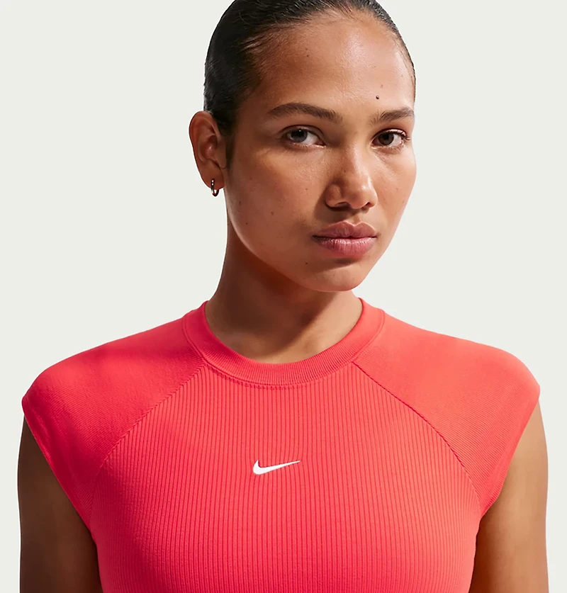 Nike Women's Sportswear Chill Knit Tight Ribbed T-shirt