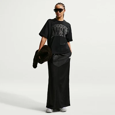 Nike Women's Sportswear Classic Loose Graphic T-shirt