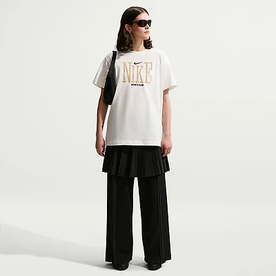 Nike Women's Sportswear Classic Oversized Graphic T-shirt