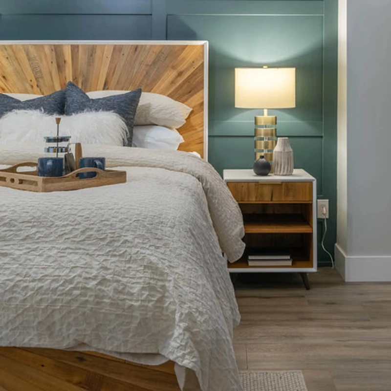 Draycott King Bed