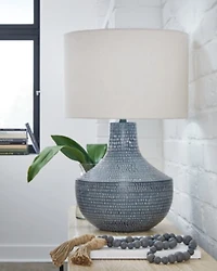 Schylarmont Metal Table Lamp