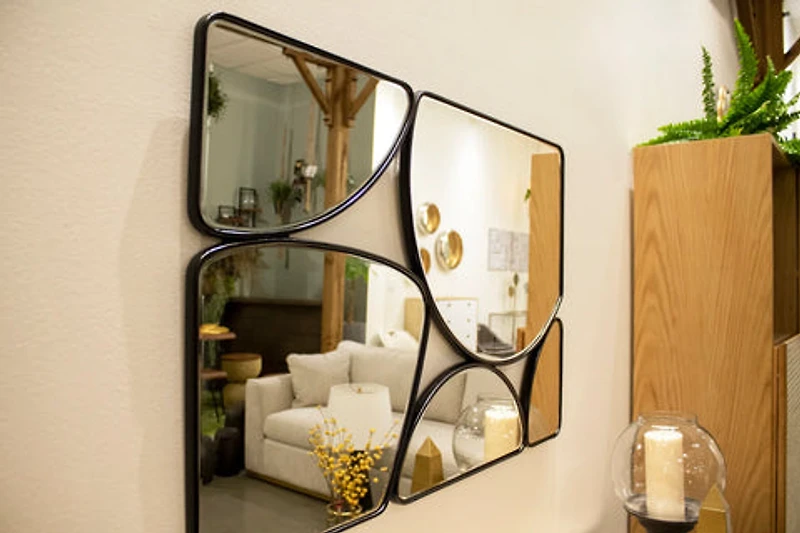 Ysolde Mirror