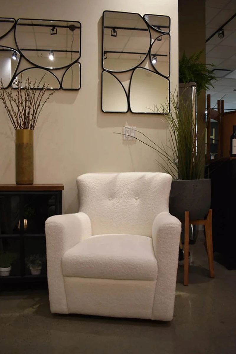 Ysolde Mirror