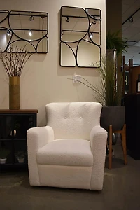Ysolde Mirror