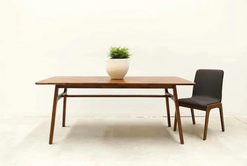 Helsa Dining Table