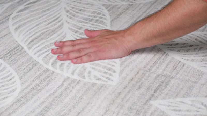 Royal Cream: Ornate Scroll Elegance Rug