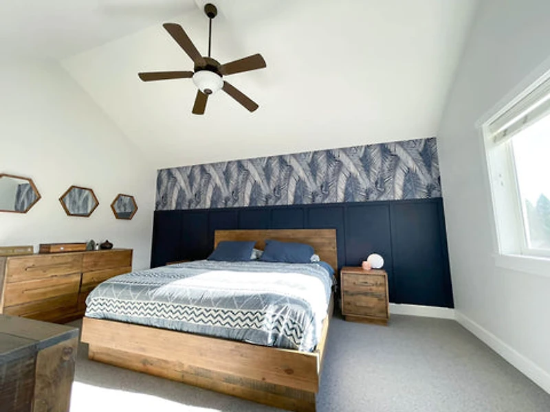 Dovian Queen Bed - Dark Driftwood