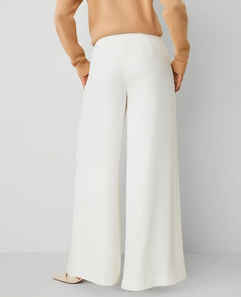 Ann Taylor The Petite Dramatic Wide-Leg Crepe Pant Size 4 Winter White Women's