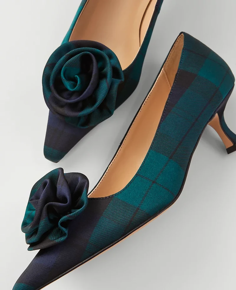Ann Taylor Nip-Toe Kitten-Heel Satin Rosette Pump Size 6 1/2 Night Sky Women's