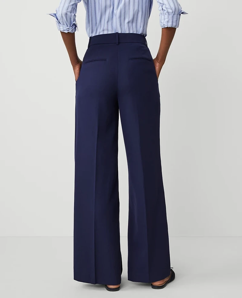 Ann Taylor The Petite Pleated Wide-Leg Pant in Textured Drape - Curvy Fit Size 2 Navy Women's