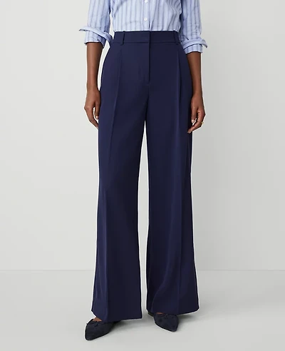 Ann Taylor The Petite Pleated Wide-Leg Pant in Textured Drape - Curvy Fit Size 2 Navy Women's