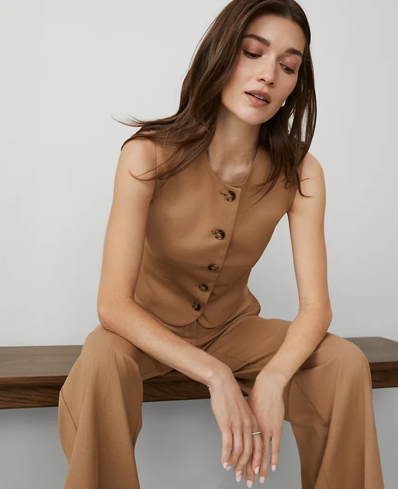 Ann Taylor The Petite Cropped Crew Neck Vest in Seasonless Stretch Size 8 Perfect Camel Women's