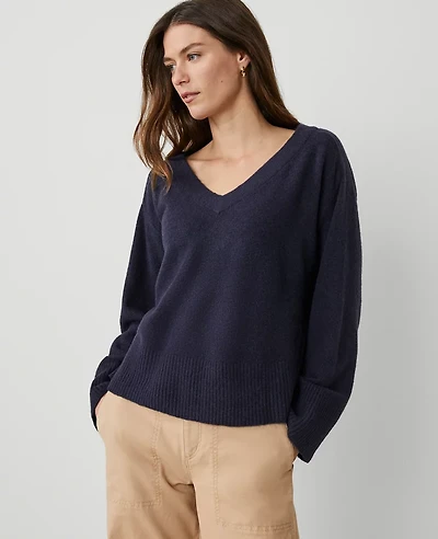 Ann Taylor Weekend Collection Relaxed V-Neck Sweater Size Small Night Sky Women's