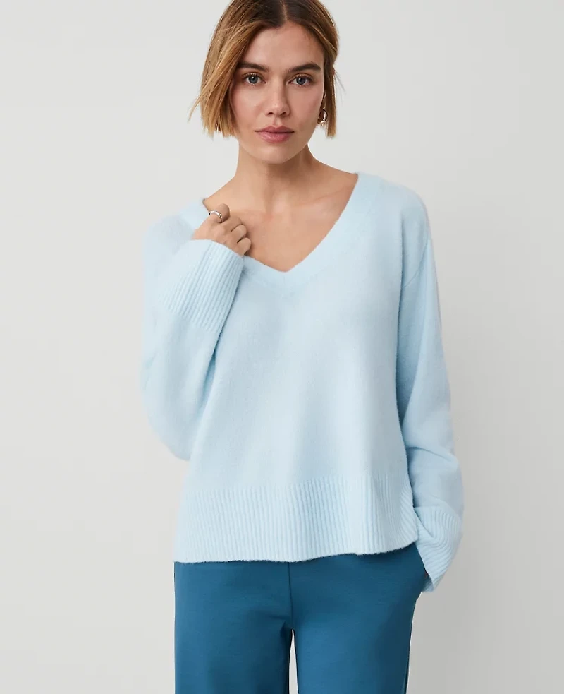 Ann Taylor Weekend Collection Relaxed V-Neck Sweater Size Medium Nordic Sky Blue Women's