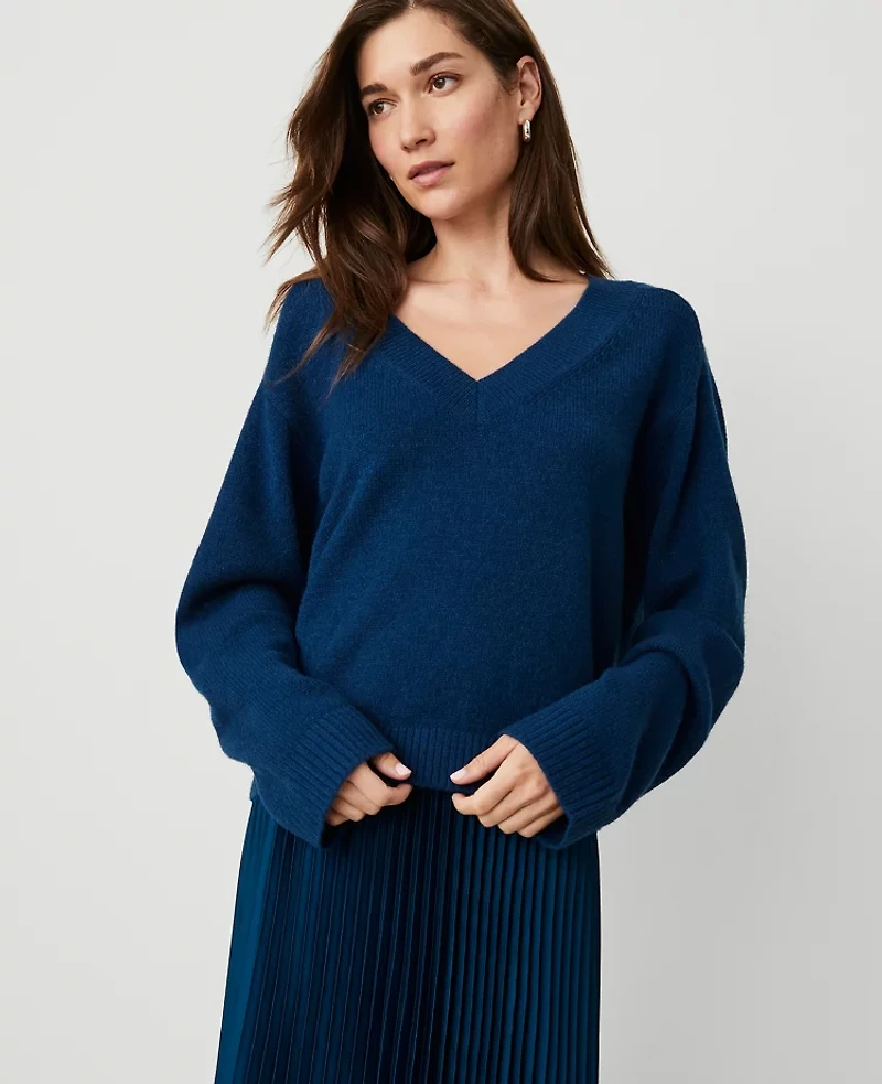 Ann Taylor Wide V-Neck Relaxed Sweater Size Large Sea Storm Women's