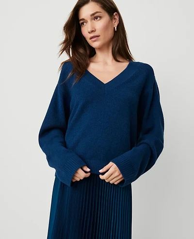 Ann Taylor Wide V-Neck Relaxed Sweater Size Large Sea Storm Women's